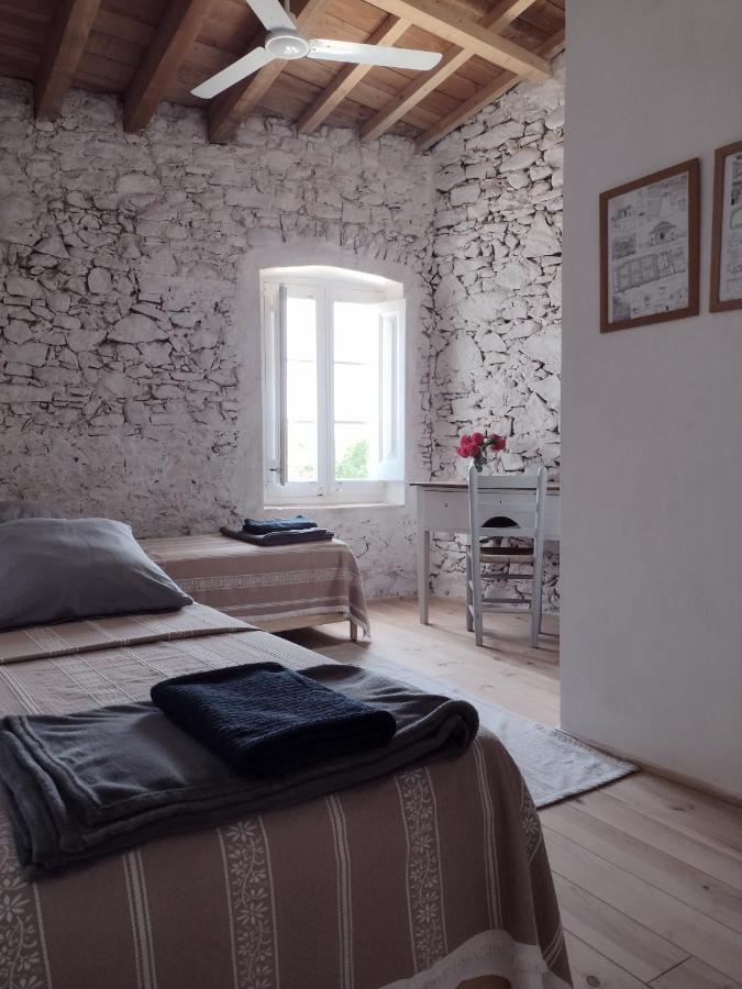 Tando Restored Catalan Old Barn To Enjoy Peaceful Rural Simplicity *