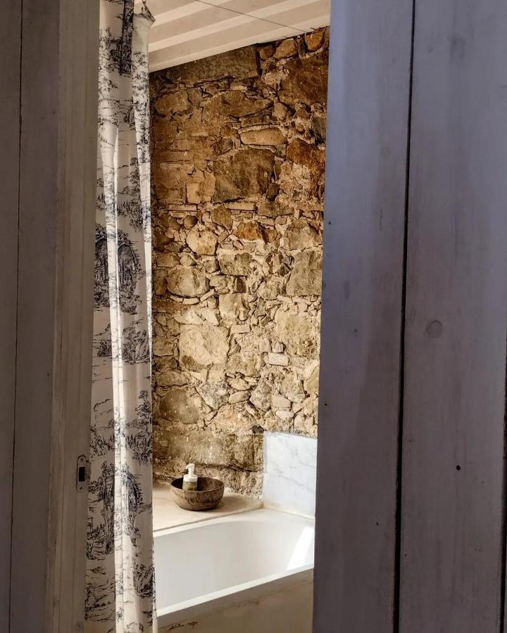 Tando Restored Catalan Old Barn To Enjoy Peaceful Rural Simplicity