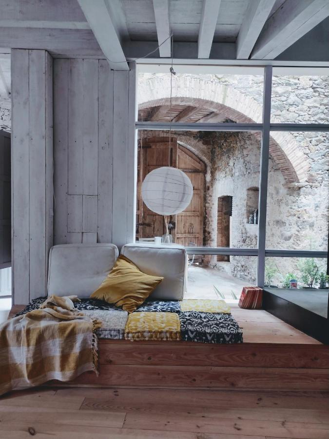 Tando Restored Catalan Old Barn To Enjoy Peaceful Rural Simplicity